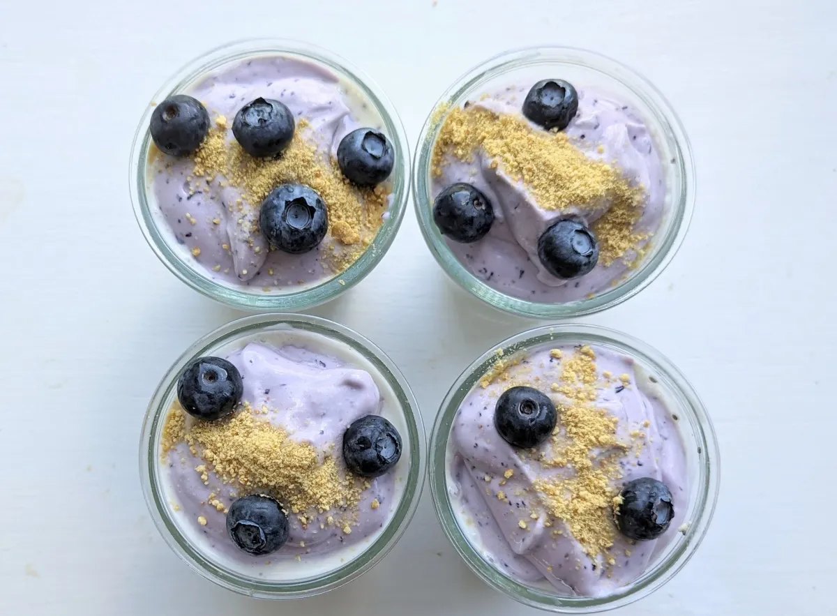 High-Fiber Blueberry Cheesecake Overnight Oats