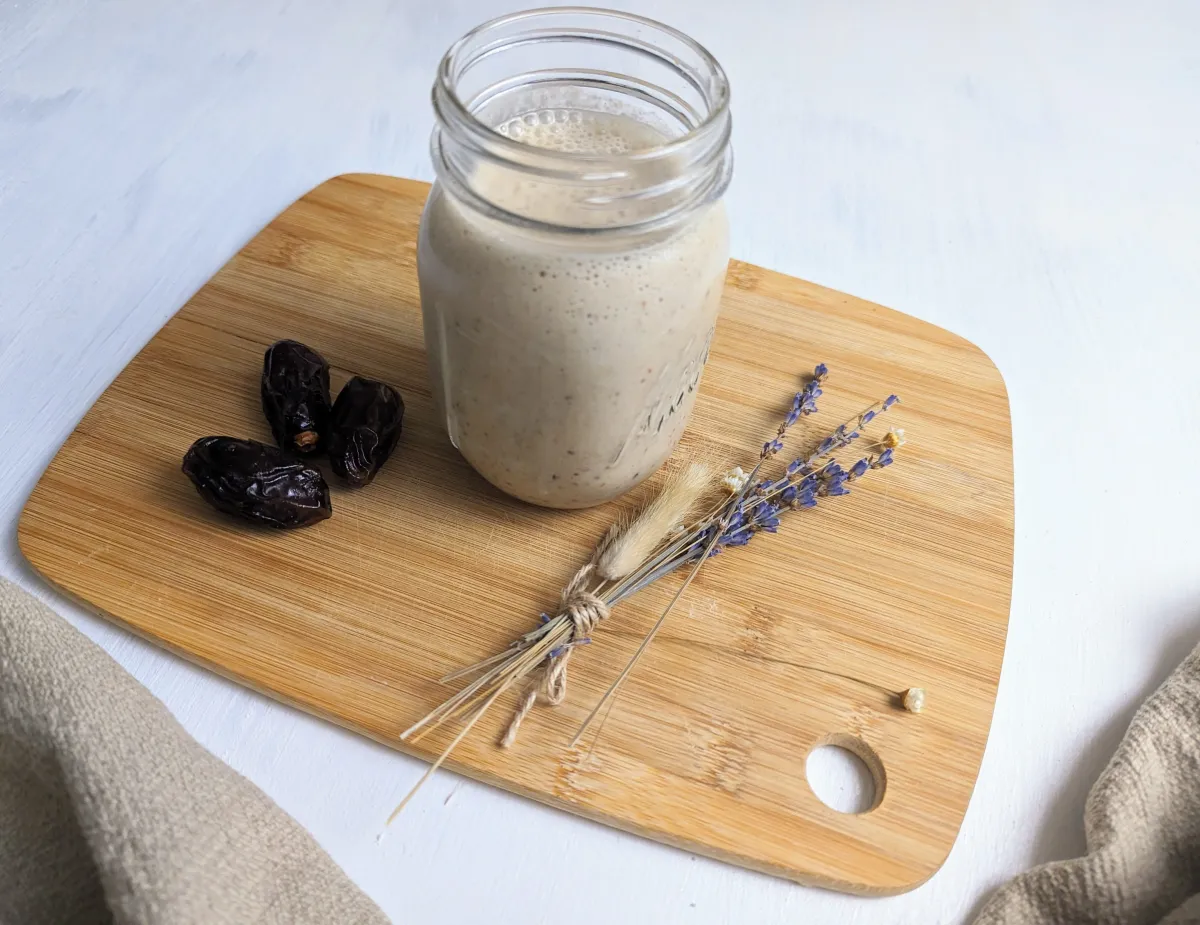 Vegan Banana Date Smoothie